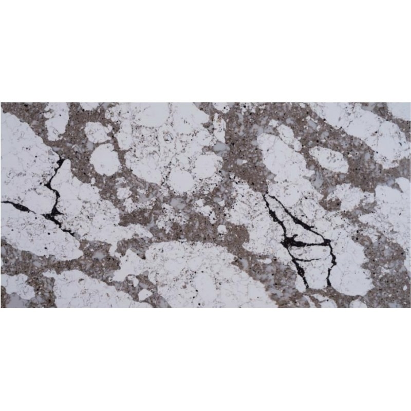 Un comptoir en quartz solide aux couleurs variées ressemblant à du marbre et du granit