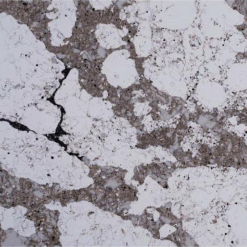 Un comptoir en quartz solide aux couleurs variées ressemblant à du marbre et du granit