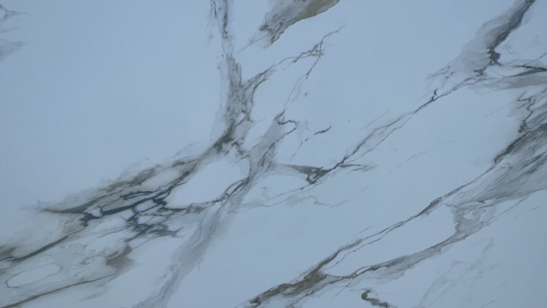 OLK1003G Calacatta Gold Nouvelle collection Vaine à corps complet Imprimé en pierre de quartz HD technologie d'impression à jet d'encre Slab