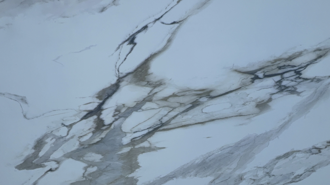 OLK1003G Calacatta Gold Nouvelle collection Vaine à corps complet Imprimé en pierre de quartz HD technologie d'impression à jet d'encre Slab