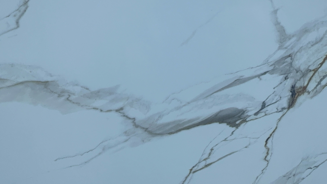 OLK1003G Calacatta Gold Nouvelle collection Vaine à corps complet Imprimé en pierre de quartz HD technologie d'impression à jet d'encre Slab