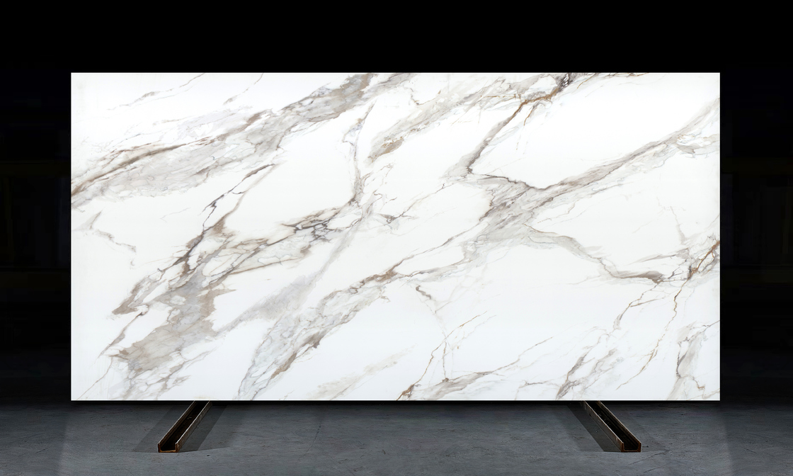 OLK1003G Calacatta Gold Nouvelle collection Vaine à corps complet Imprimé en pierre de quartz HD technologie d'impression à jet d'encre Slab